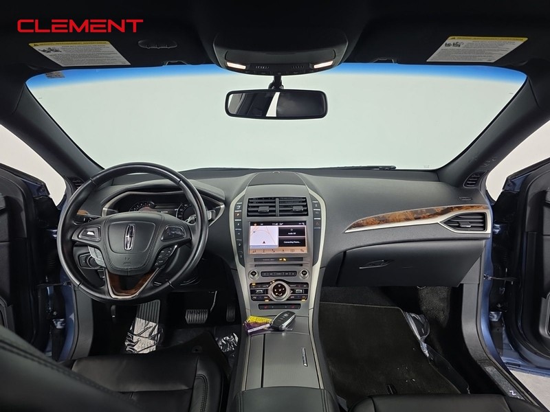 Lincoln MKZ Vehicle Full-screen Gallery Image 11