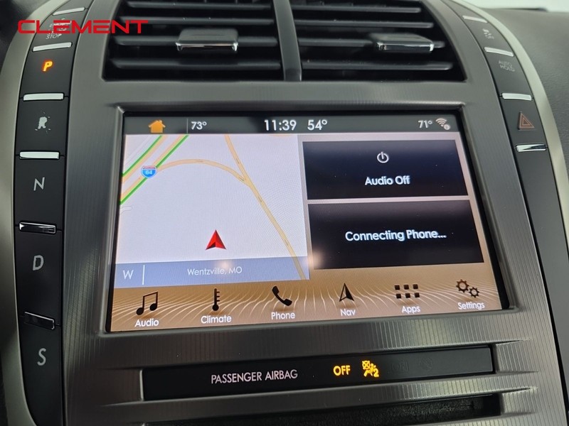 Lincoln MKZ Vehicle Full-screen Gallery Image 17