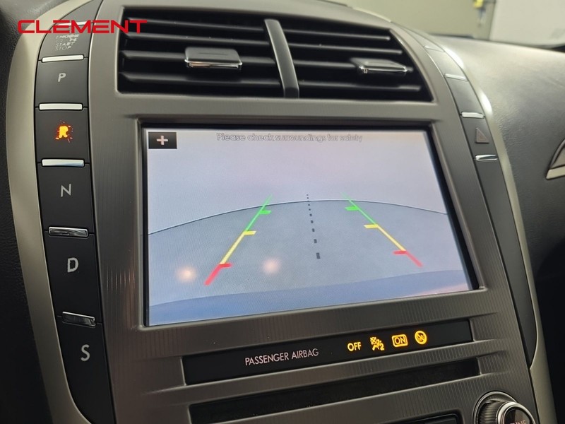 Lincoln MKZ Vehicle Full-screen Gallery Image 18