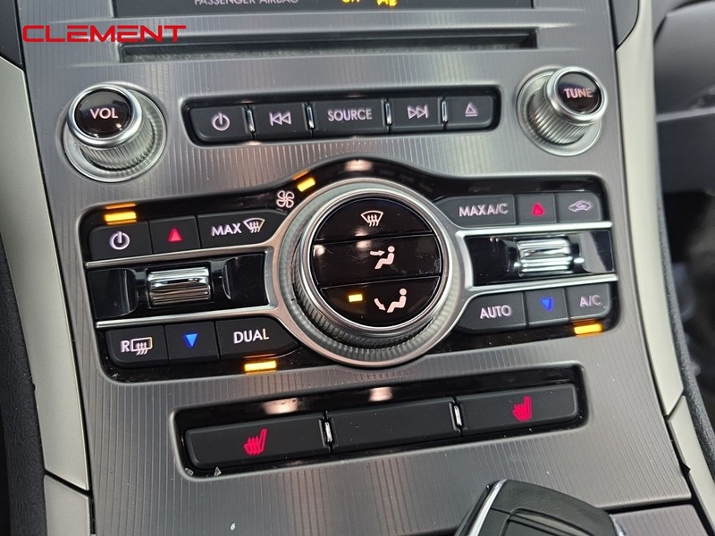 Lincoln MKZ Vehicle Full-screen Gallery Image 20