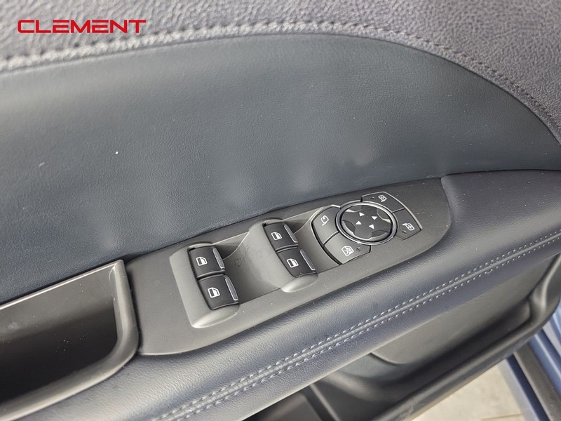 Lincoln MKZ Vehicle Full-screen Gallery Image 22