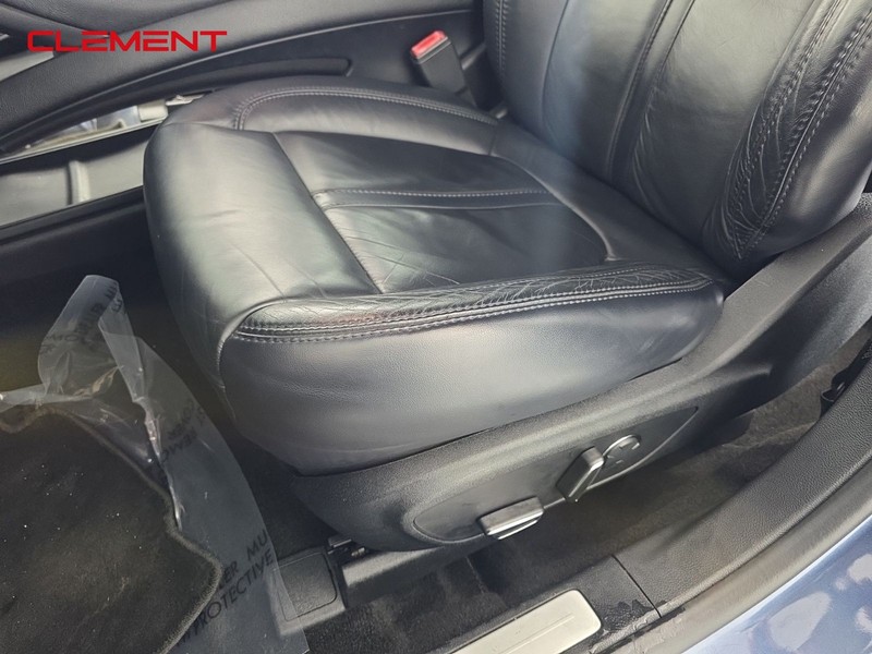 Lincoln MKZ Vehicle Full-screen Gallery Image 24