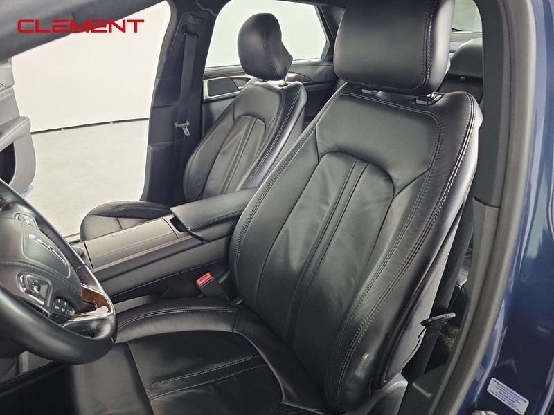 Lincoln MKZ Vehicle Full-screen Gallery Image 25