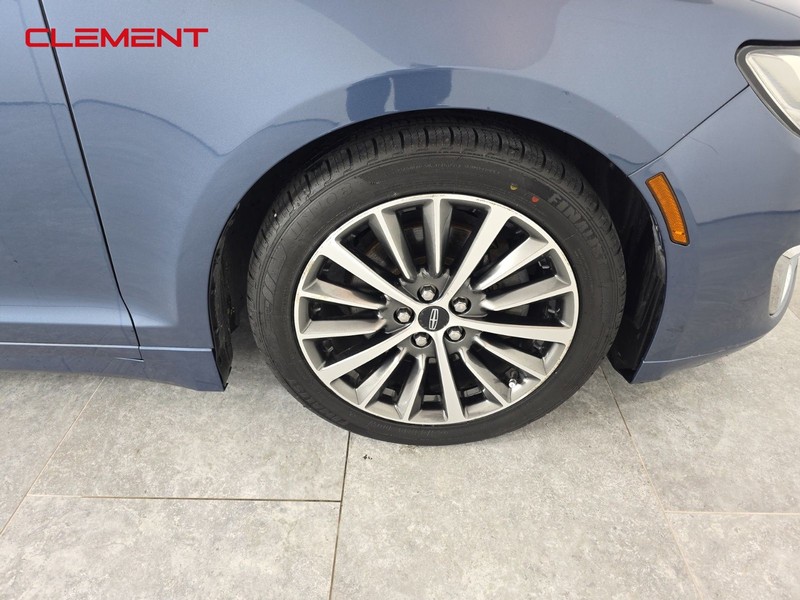 Lincoln MKZ Vehicle Full-screen Gallery Image 32