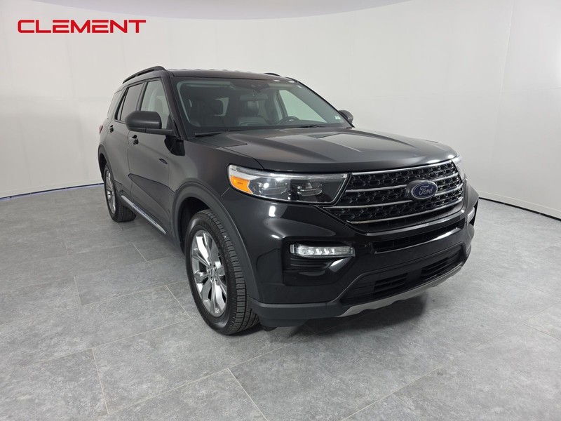 Ford Explorer Vehicle Full-screen Gallery Image 3