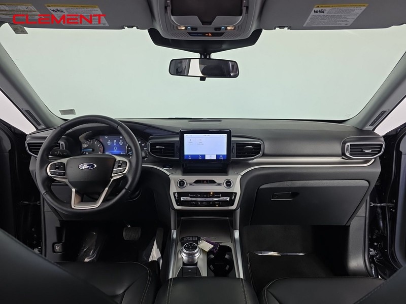 Ford Explorer Vehicle Full-screen Gallery Image 7