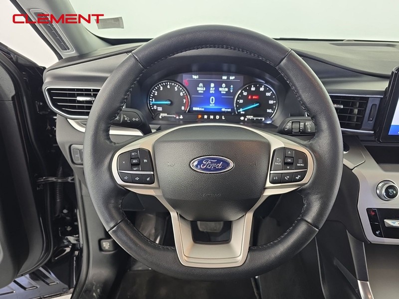 Ford Explorer Vehicle Full-screen Gallery Image 9