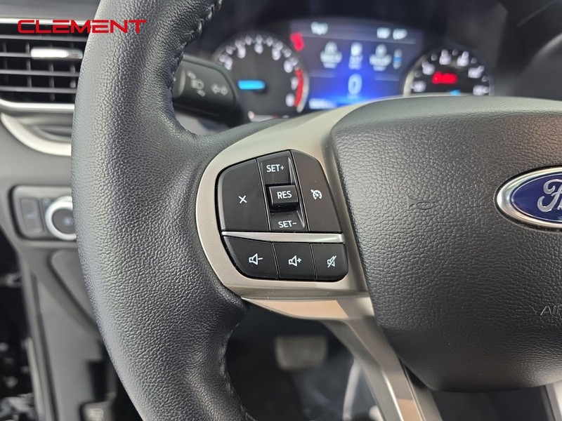 Ford Explorer Vehicle Full-screen Gallery Image 10