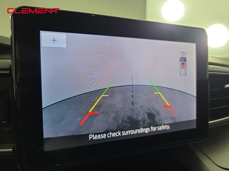 Ford Explorer Vehicle Full-screen Gallery Image 16