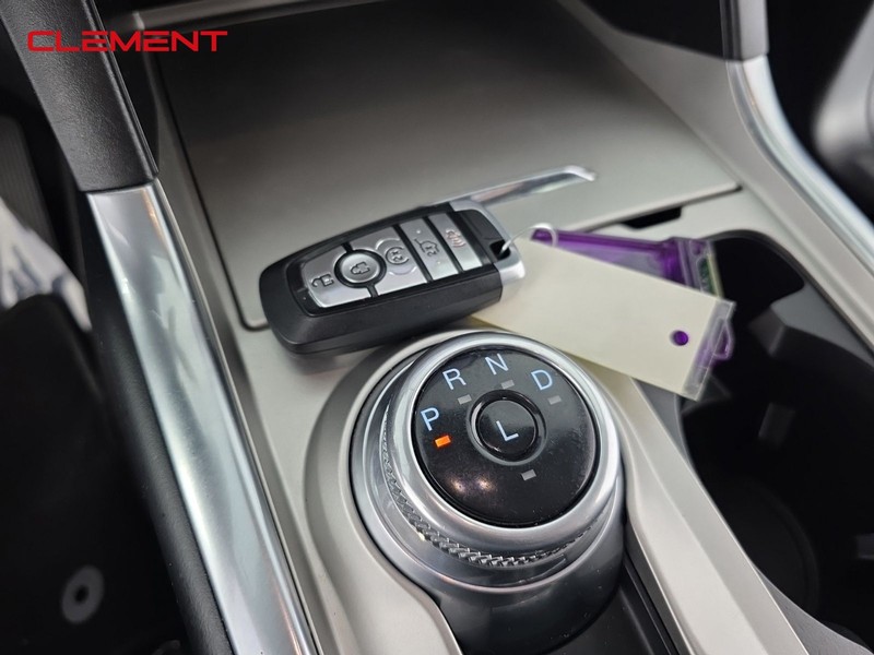 Ford Explorer Vehicle Full-screen Gallery Image 19