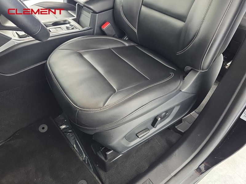 Ford Explorer Vehicle Full-screen Gallery Image 23