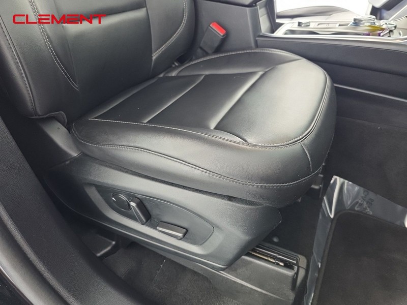 Ford Explorer Vehicle Full-screen Gallery Image 28