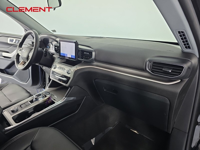 Ford Explorer Vehicle Full-screen Gallery Image 29