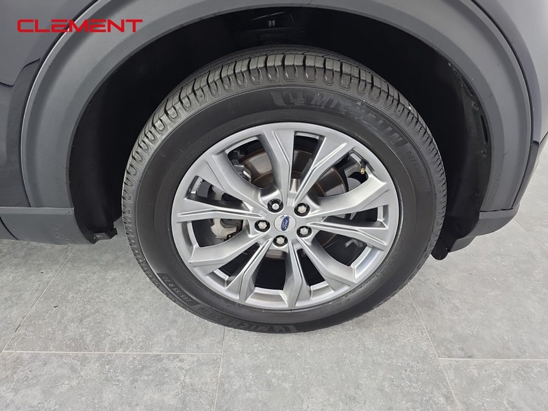 Ford Explorer Vehicle Full-screen Gallery Image 31