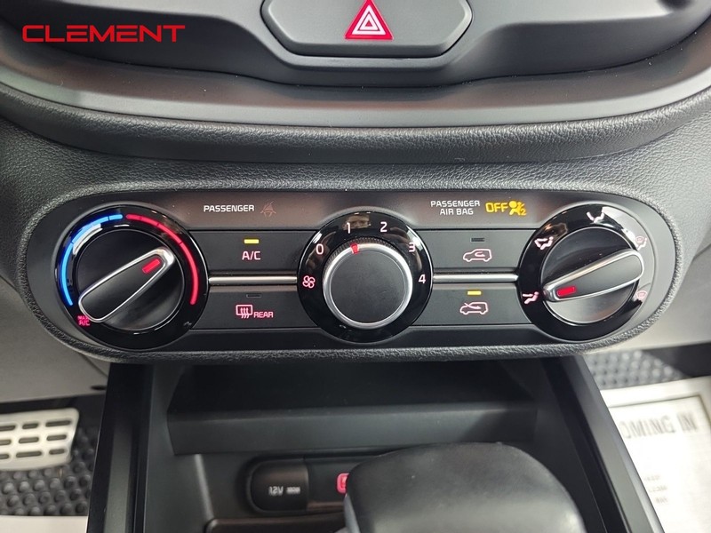 Kia Soul Vehicle Full-screen Gallery Image 19