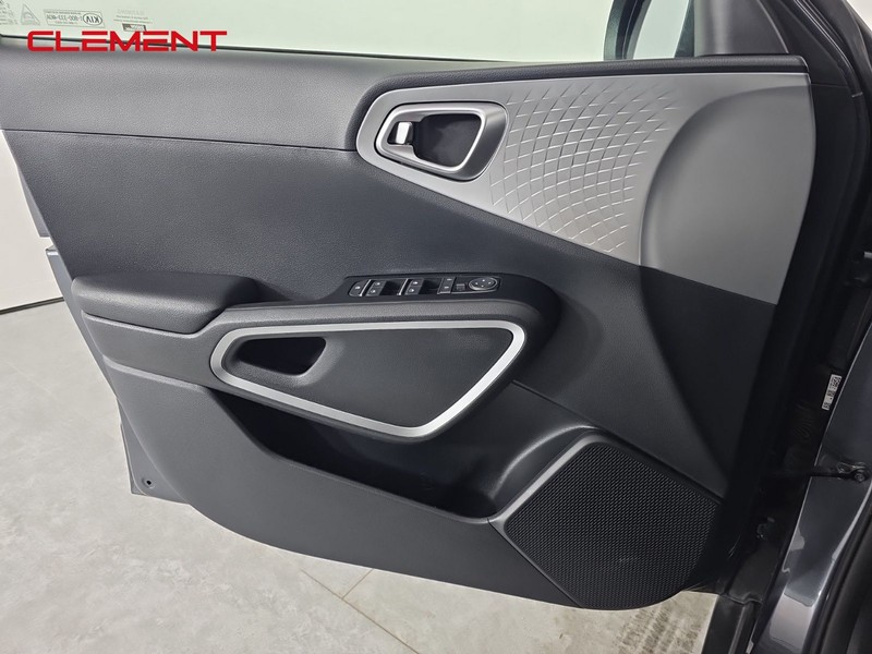 Kia Soul Vehicle Full-screen Gallery Image 22