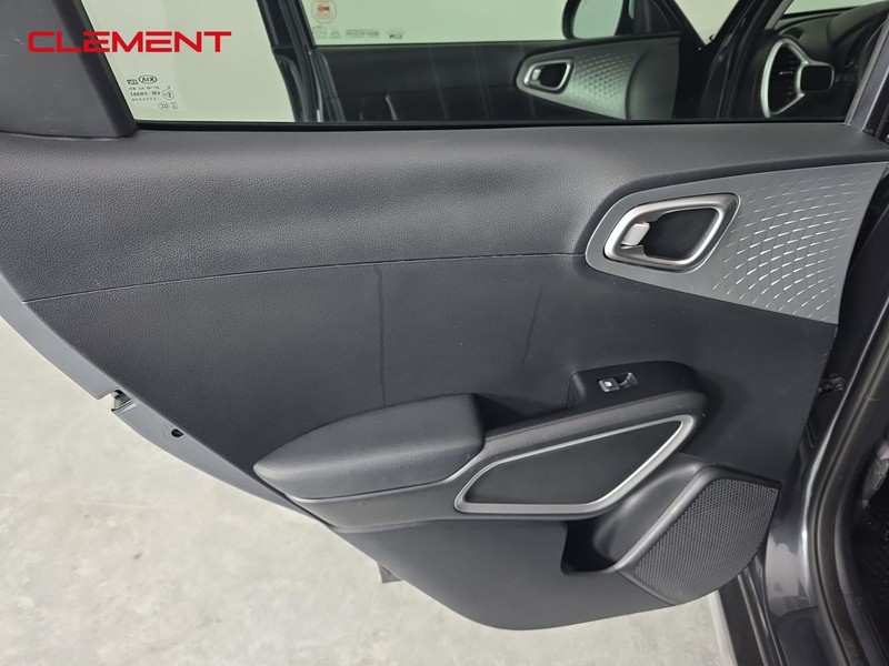 Kia Soul Vehicle Full-screen Gallery Image 25