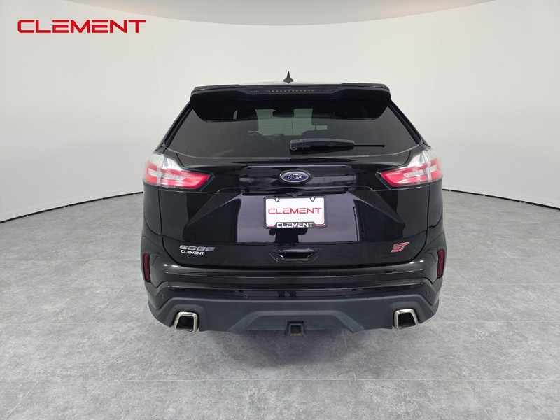 Ford Edge Vehicle Full-screen Gallery Image 7