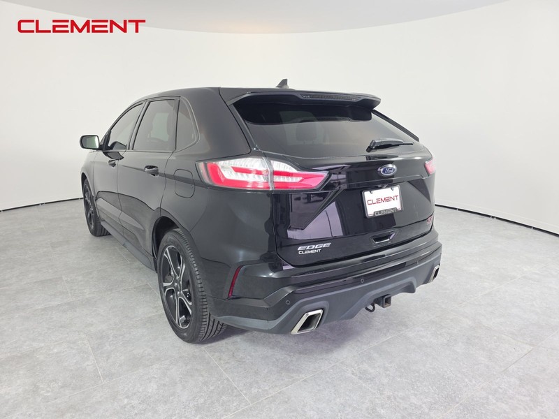 Ford Edge Vehicle Full-screen Gallery Image 8