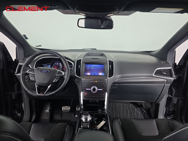 Ford Edge Vehicle Full-screen Gallery Image 11
