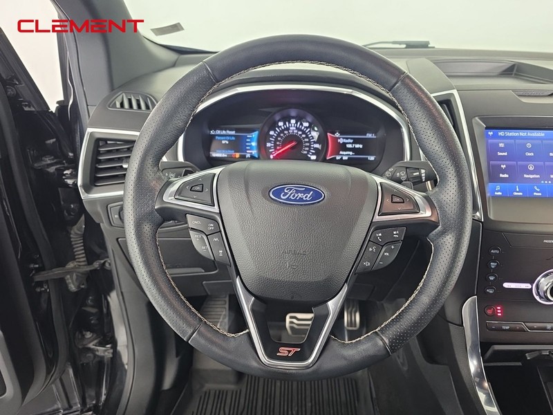 Ford Edge Vehicle Full-screen Gallery Image 13