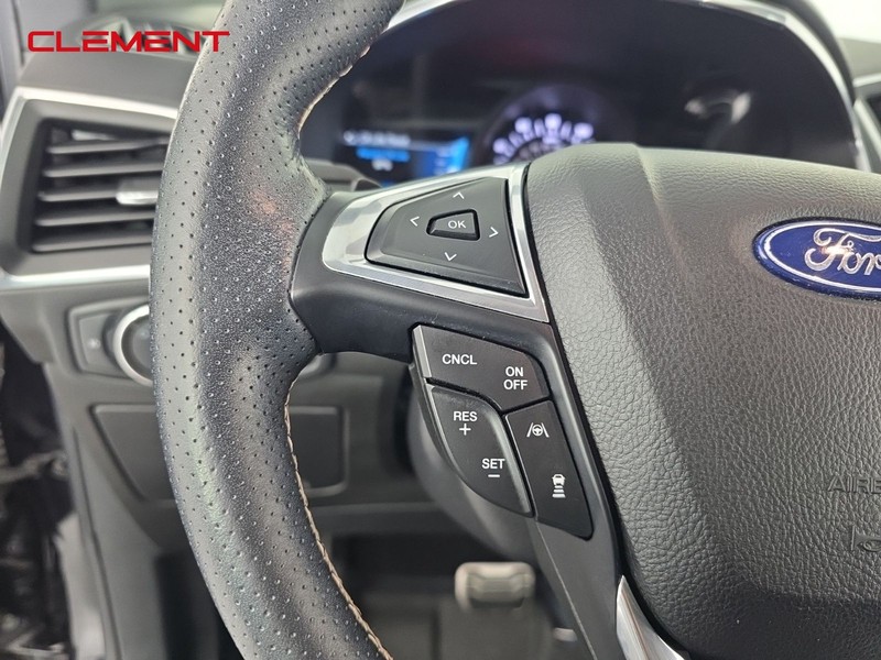 Ford Edge Vehicle Full-screen Gallery Image 14