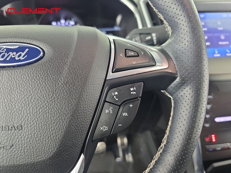 Ford Edge Vehicle Full-screen Gallery Image 15