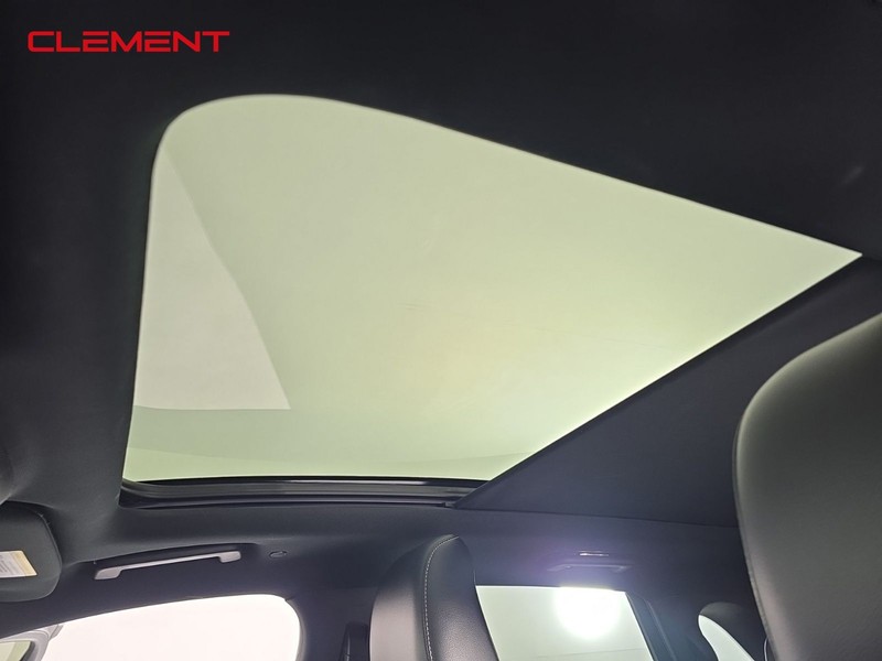 Ford Edge Vehicle Full-screen Gallery Image 24