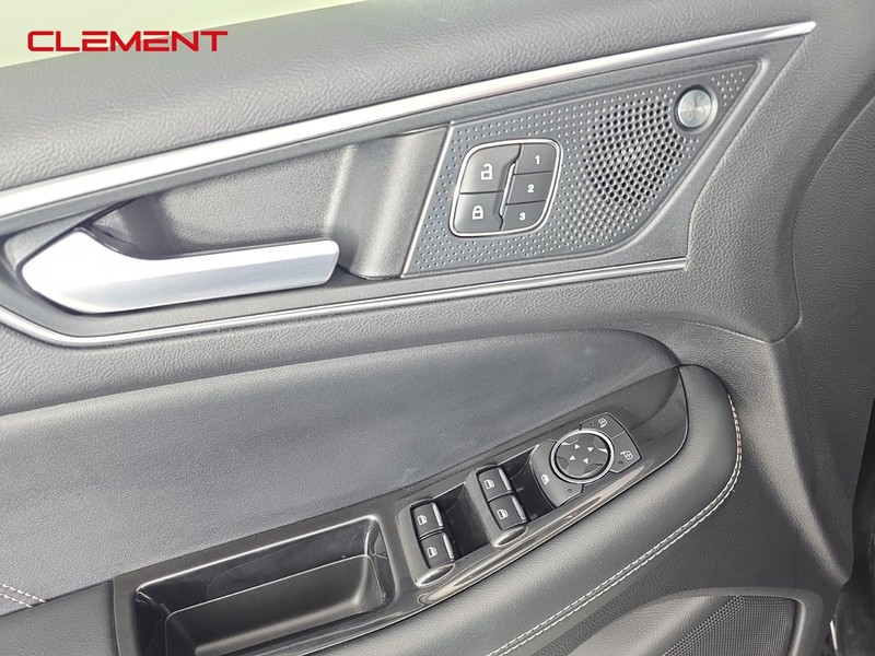 Ford Edge Vehicle Full-screen Gallery Image 25