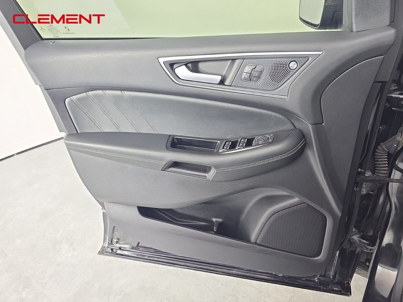 Ford Edge Vehicle Full-screen Gallery Image 26