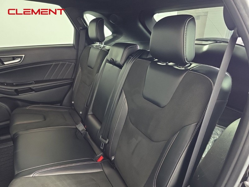 Ford Edge Vehicle Full-screen Gallery Image 31