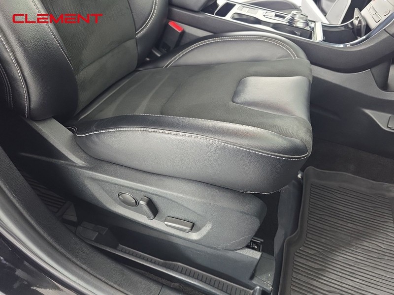 Ford Edge Vehicle Full-screen Gallery Image 32