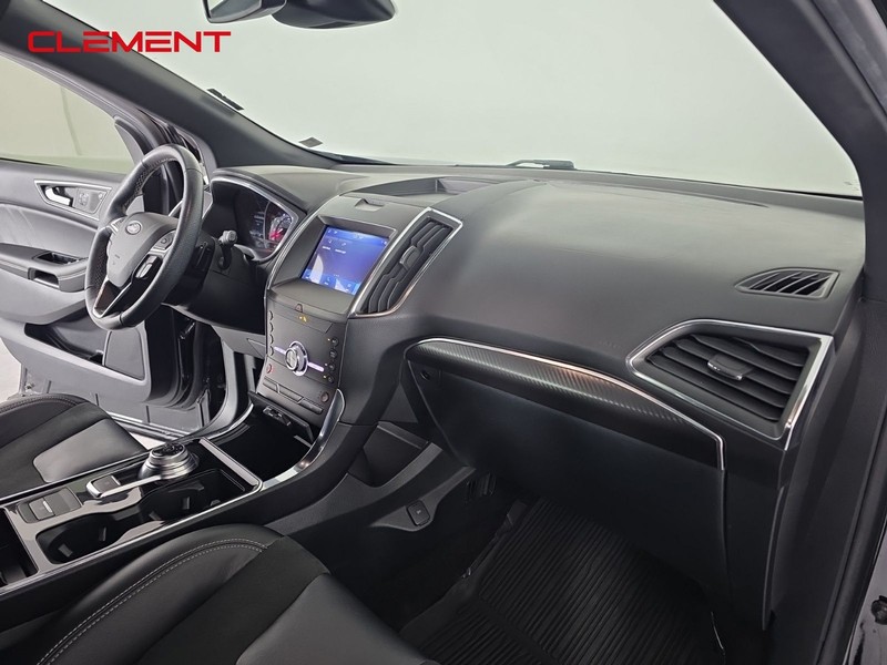 Ford Edge Vehicle Full-screen Gallery Image 33