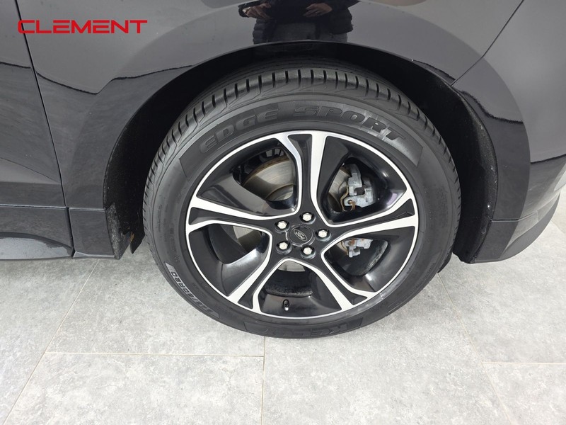 Ford Edge Vehicle Full-screen Gallery Image 34