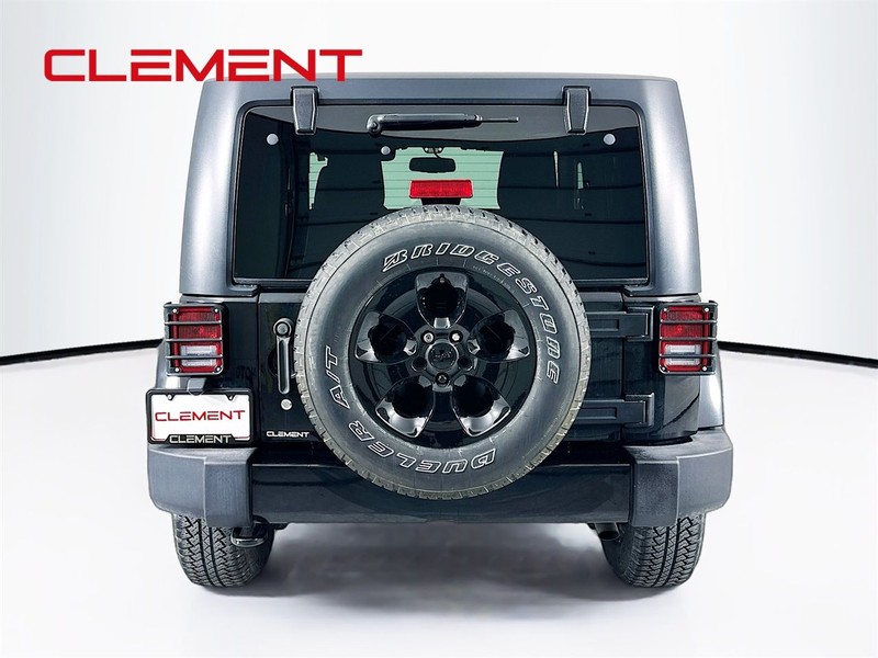 Jeep Wrangler JK Vehicle Full-screen Gallery Image 6