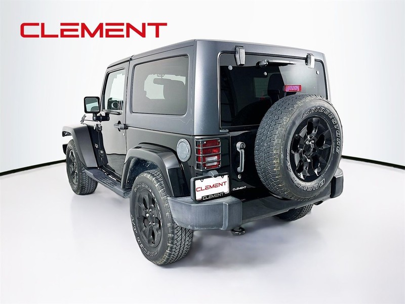 Jeep Wrangler JK Vehicle Full-screen Gallery Image 7
