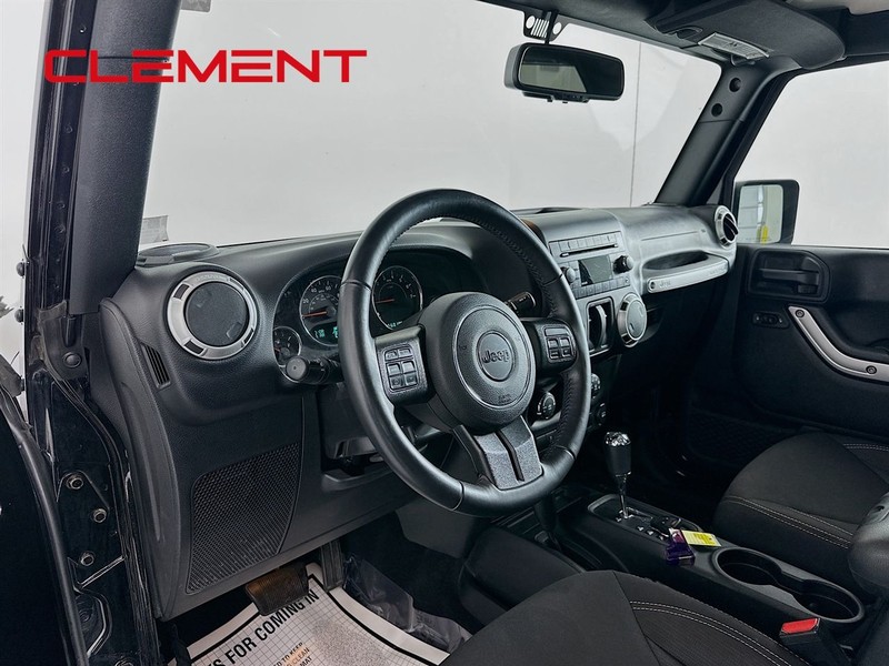 Jeep Wrangler JK Vehicle Full-screen Gallery Image 10