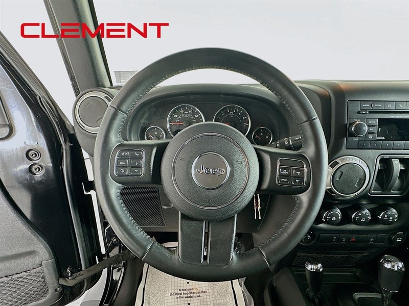 Jeep Wrangler JK Vehicle Full-screen Gallery Image 11