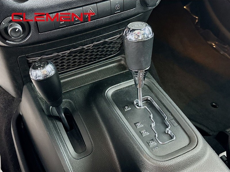 Jeep Wrangler JK Vehicle Full-screen Gallery Image 16