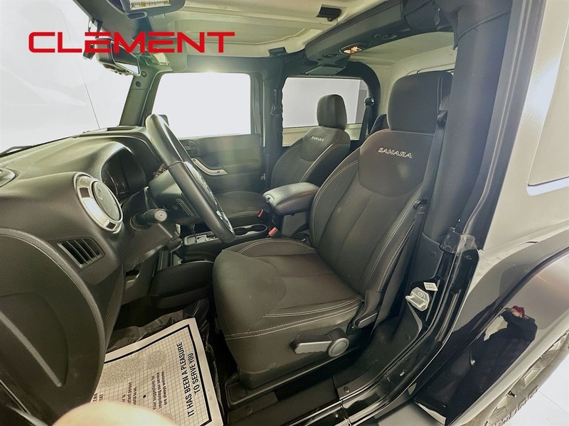 Jeep Wrangler JK Vehicle Full-screen Gallery Image 20