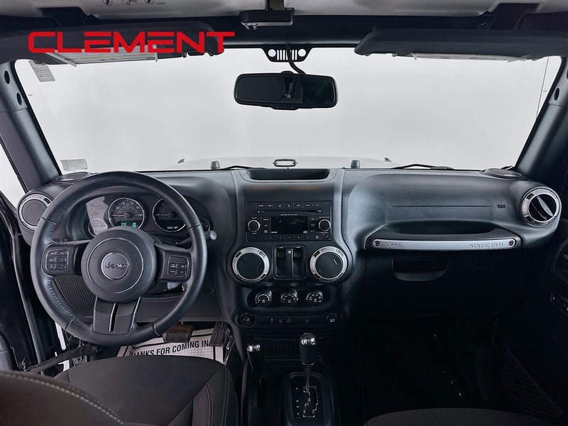 Jeep Wrangler JK Vehicle Full-screen Gallery Image 22