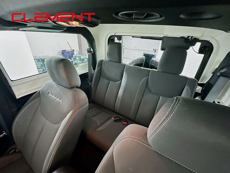 Jeep Wrangler JK Vehicle Full-screen Gallery Image 23