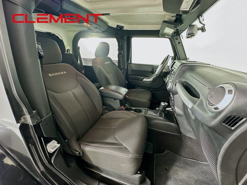 Jeep Wrangler JK Vehicle Full-screen Gallery Image 27