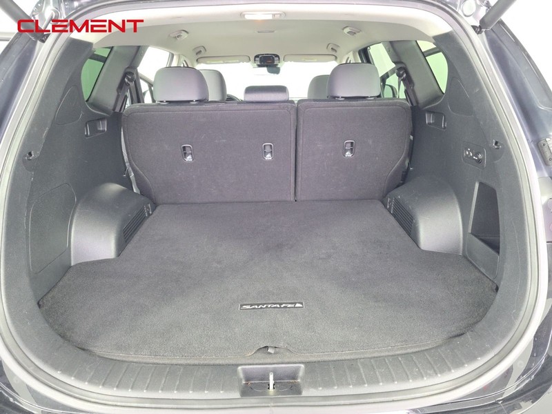 Hyundai Santa Fe Vehicle Full-screen Gallery Image 9