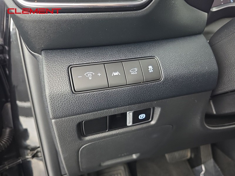 Hyundai Santa Fe Vehicle Full-screen Gallery Image 11