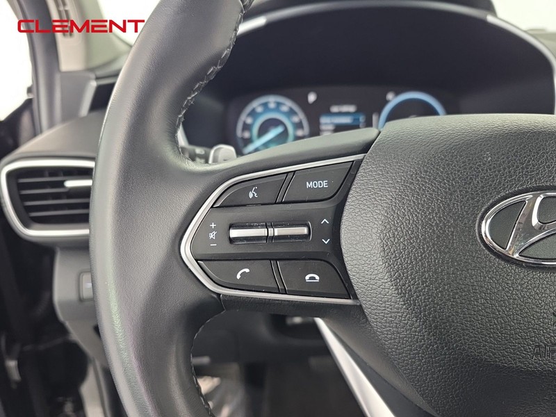 Hyundai Santa Fe Vehicle Full-screen Gallery Image 13