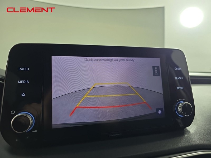 Hyundai Santa Fe Vehicle Full-screen Gallery Image 17