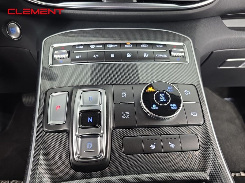 Hyundai Santa Fe Vehicle Full-screen Gallery Image 18