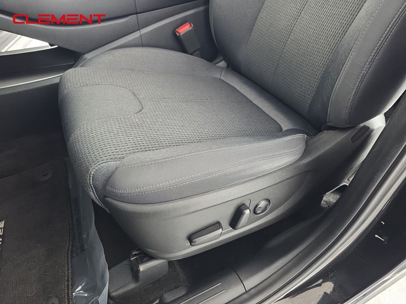 Hyundai Santa Fe Vehicle Full-screen Gallery Image 22