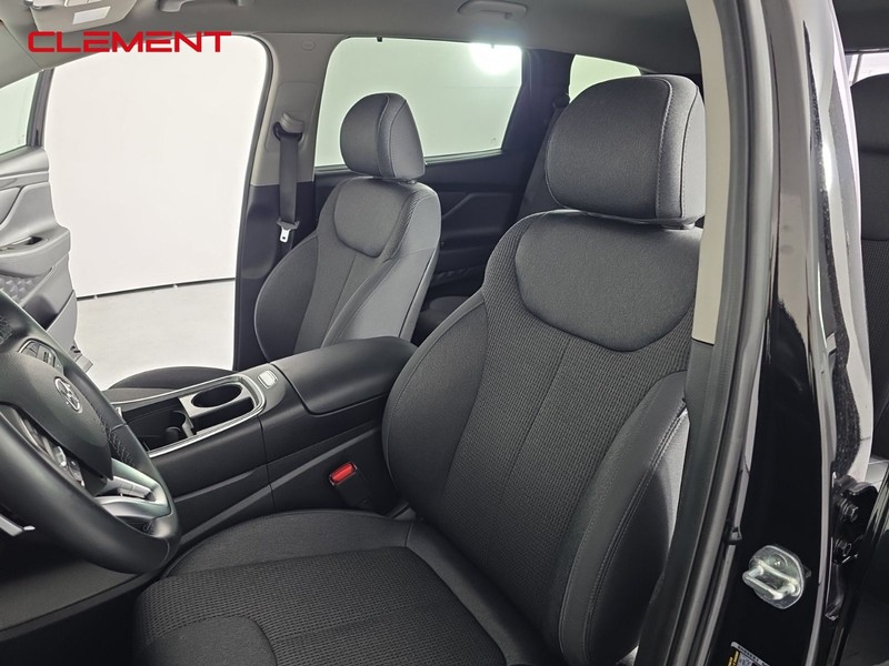 Hyundai Santa Fe Vehicle Full-screen Gallery Image 23